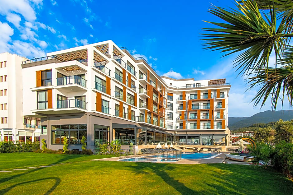 Maia Luxury Beach Hotel