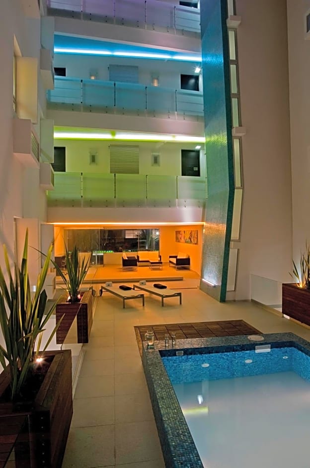 Nu Hotel
