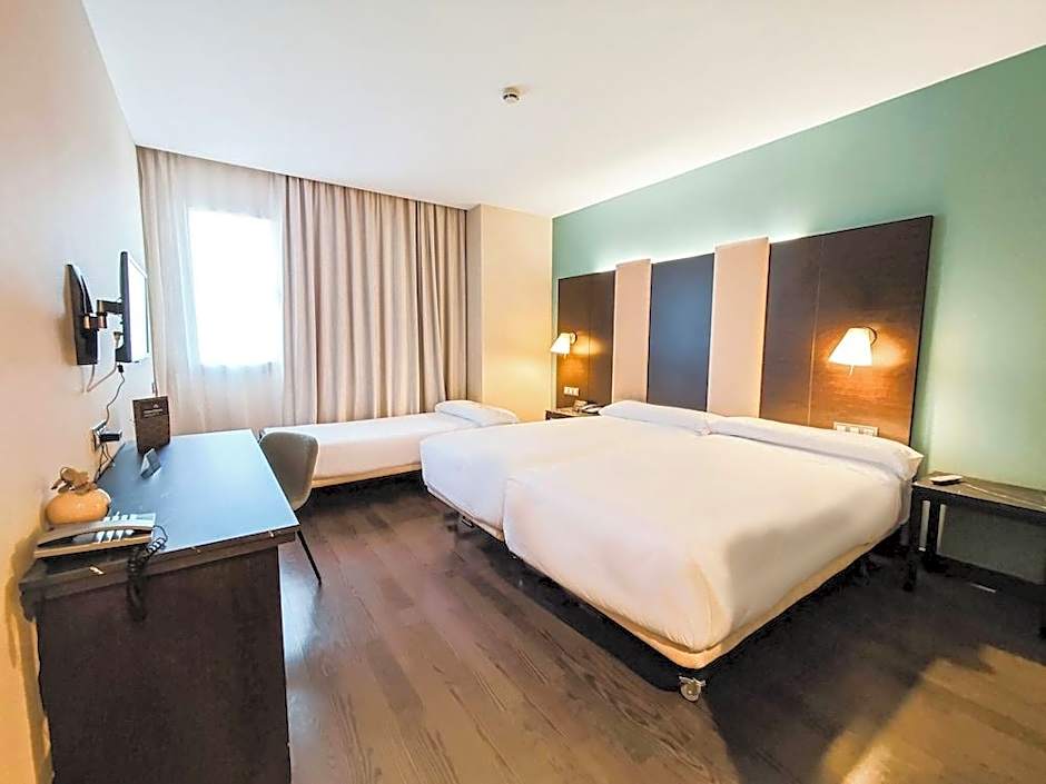 Photo 1 of 12 of 3 Single Beds