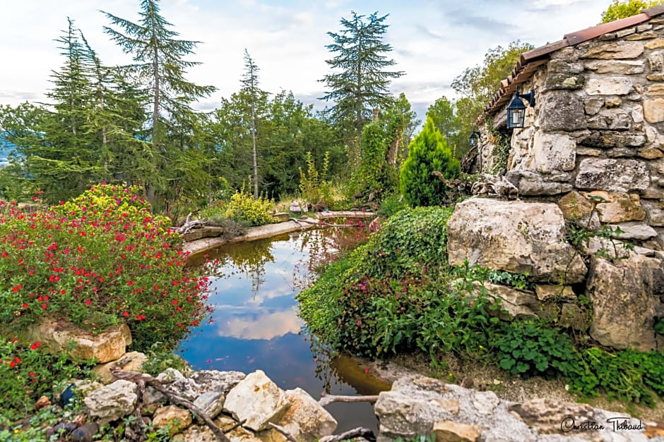 Suite Médiévale 40m2 chambre d' hôte du Mas Fabrègue