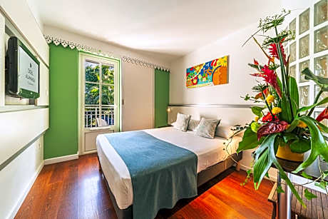 Queen Room with Pool View