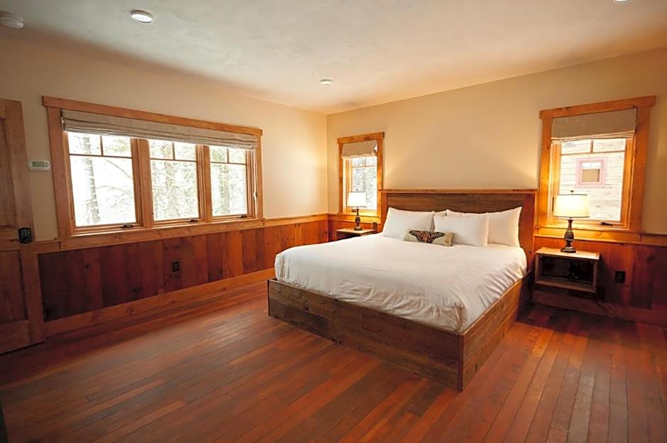 Photo 1 of 1 of 1 King Bed, Mountain View