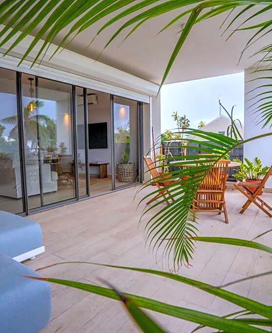 Cheerful Lemon Condo