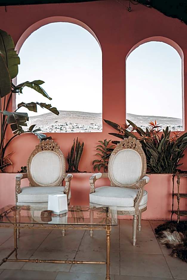 Nomads Hotel