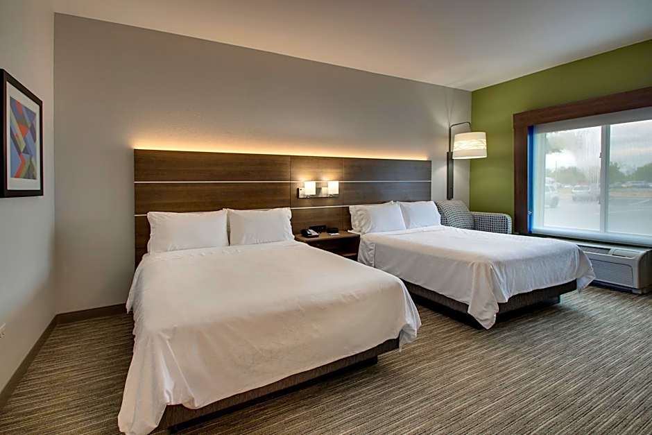 Holiday Inn Express & Suites Chicago North-Waukegan-Gurnee by IHG