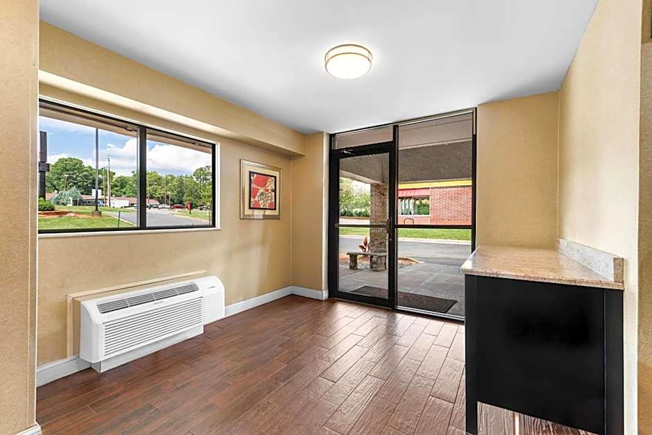 Econo Lodge Charlotte Airport