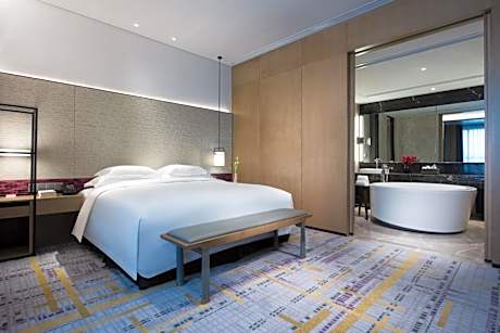 Junior King Suite