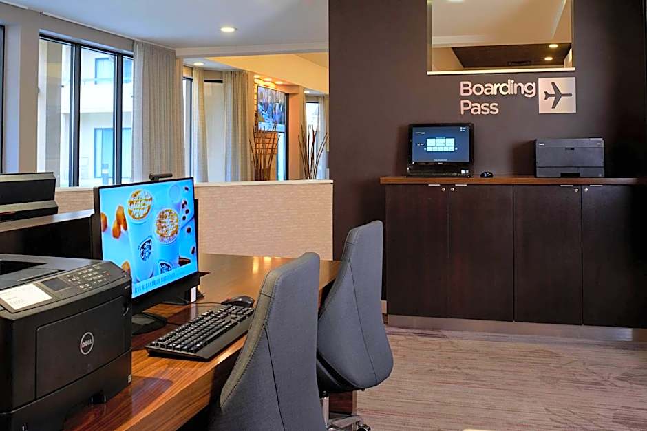 Courtyard By Marriott Detroit Metro Airport Romulus