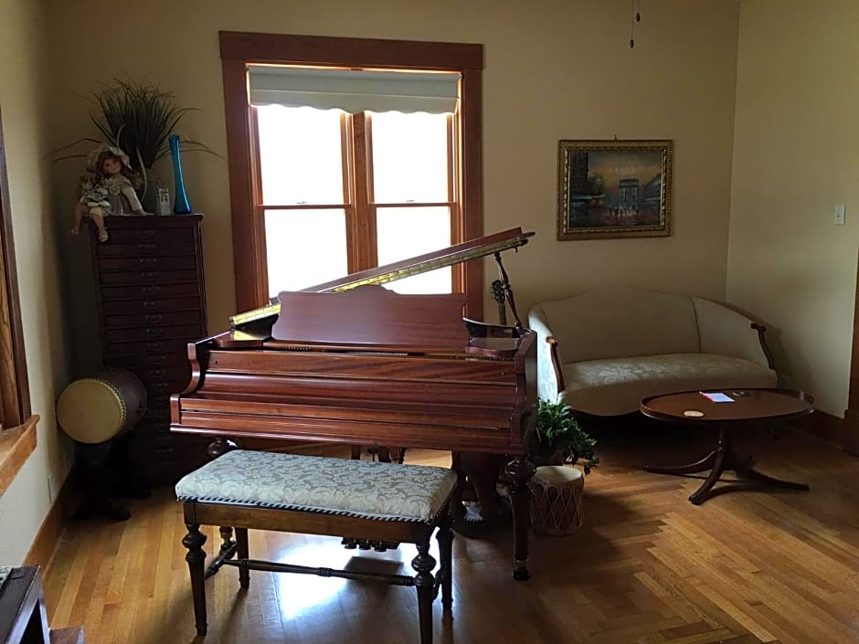Attwood House Bed and Breakfast near Manhattan, KS