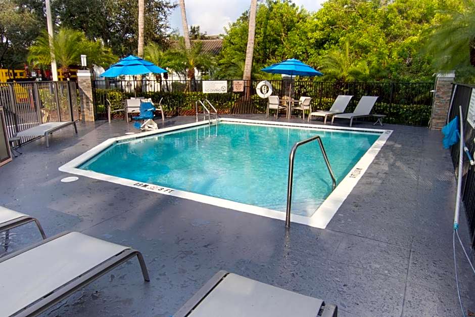 Holiday Inn Express and Suites Fort Lauderdale Airport West By IHG