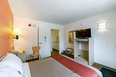 Double Room - Disability Access - Roll In Shower