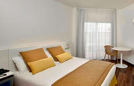 Family Room with Solarium