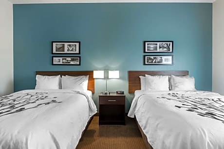 2 Queen Beds, Nonsmoking, Accessible