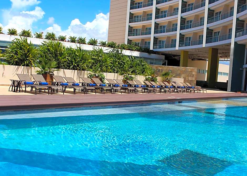 Krystal Urban Cancun-Malecon