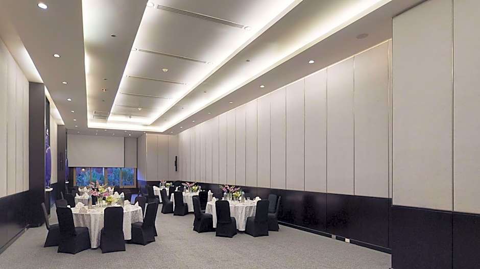 Dusit Thani LakeView Cairo