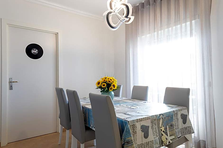 Vinyl Flat Bed & Breakfast - Rooms