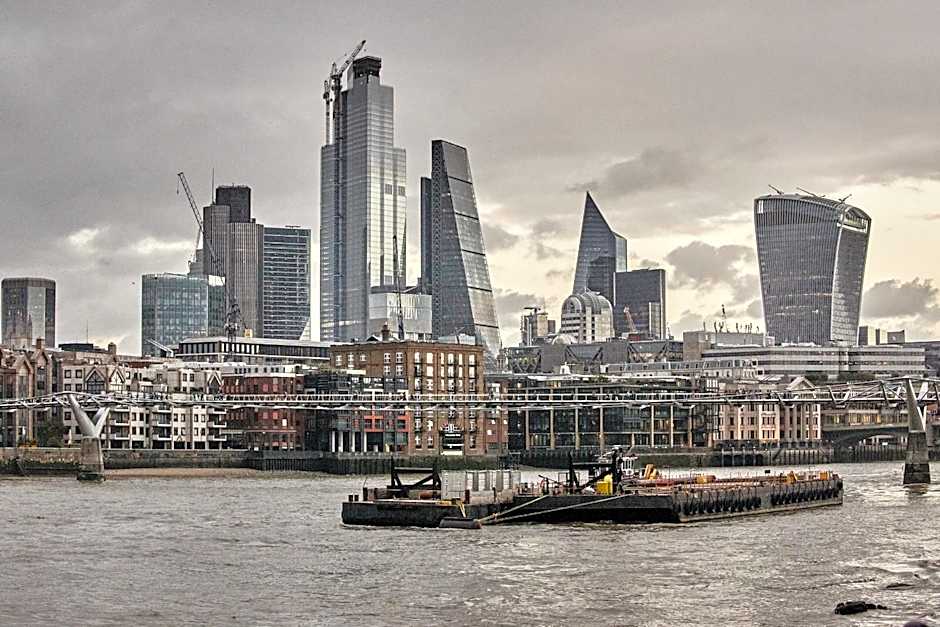 Montcalm East, Autograph Collection