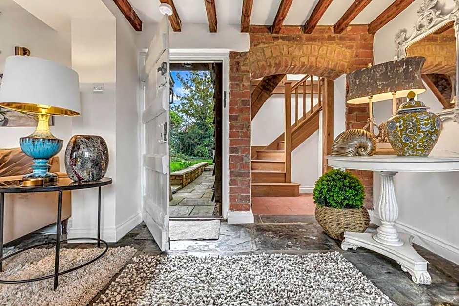 Hiron's Piece - Hot Tub Packages Available