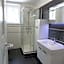 Martin City Stay - Elegant Apartment with Private Parking