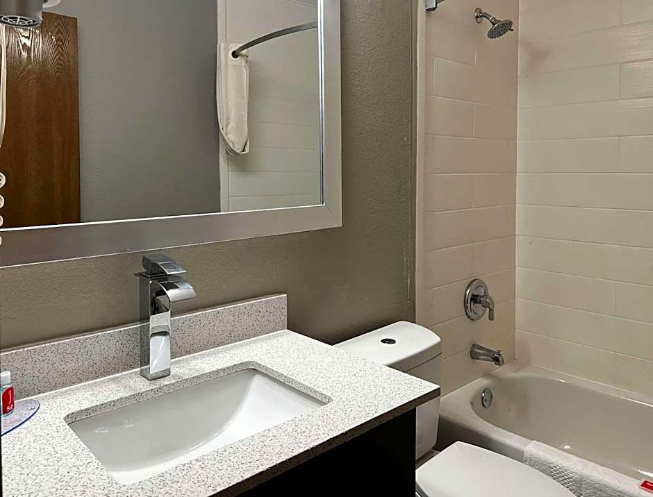 Econo Lodge Spring Lake near Fort Bragg