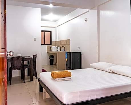 The Palines Apartment Hotel - Muntinlupa Near Evia