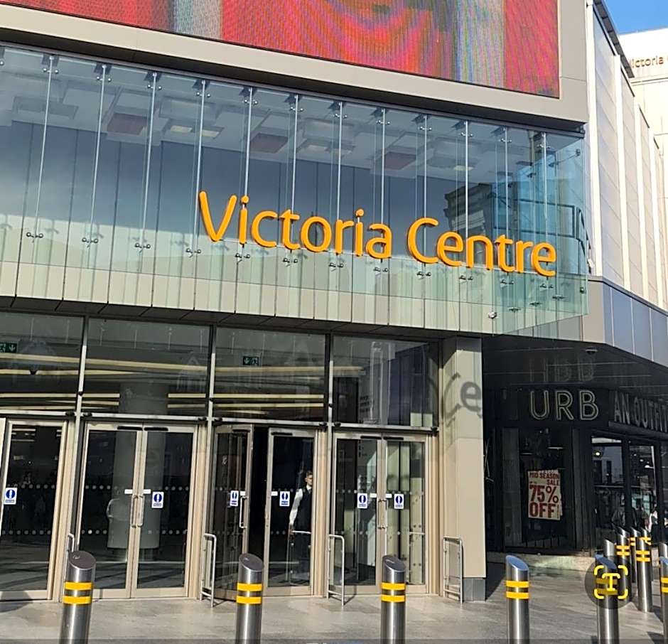Victoria Centre Apartments in the Victoria Centre Shopping Centre - Nottingham City Centre - 24 hour access - Most Central Location, Kitchen and minutes to Xmas Market Opposite Hilton by Restaurants & Shops - Outdoor Parking Cars or Vans five pounds a day