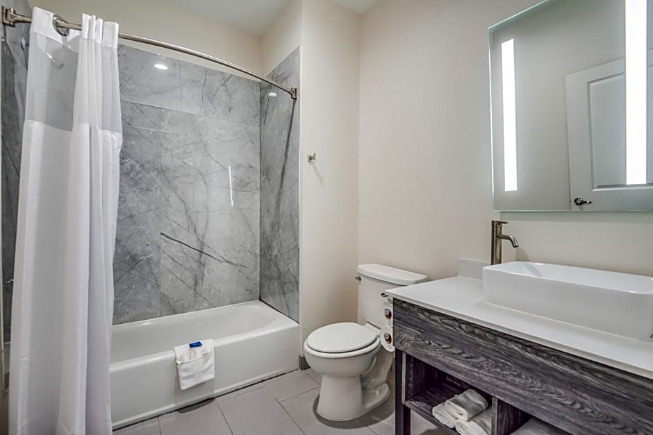 Americas Best Value Inn & Suites Houston at Hwy 6