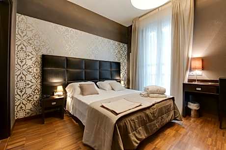 Large Double or Twin Room