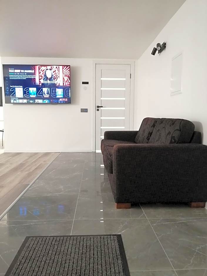 Luxury Apartment Private House and Parking Netflix