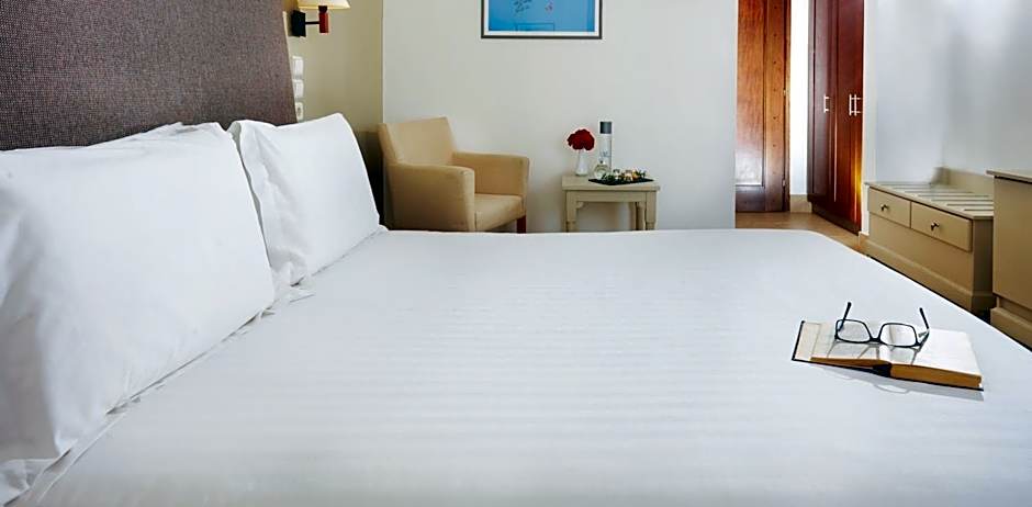 Giannoulis – Santa Marina Beach Hotel