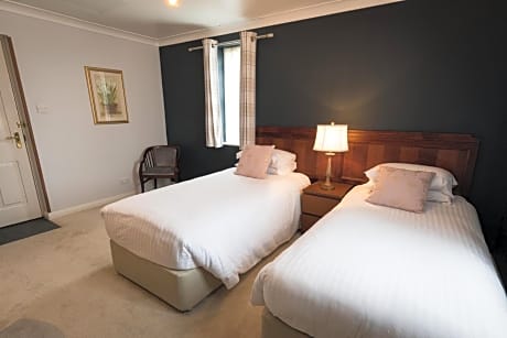 Twin Room with Private Bathroom