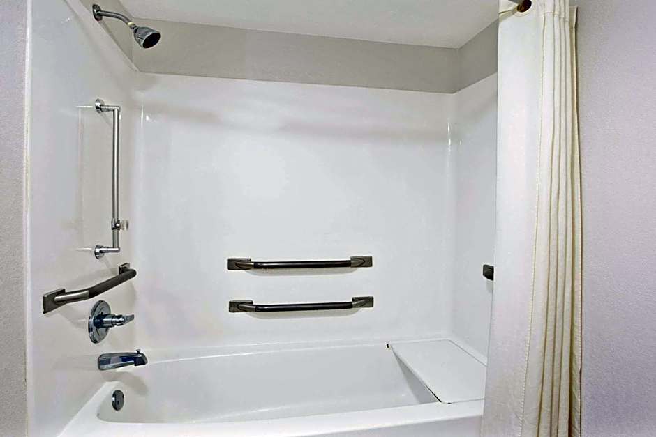 Super 8 by Wyndham Gainesville