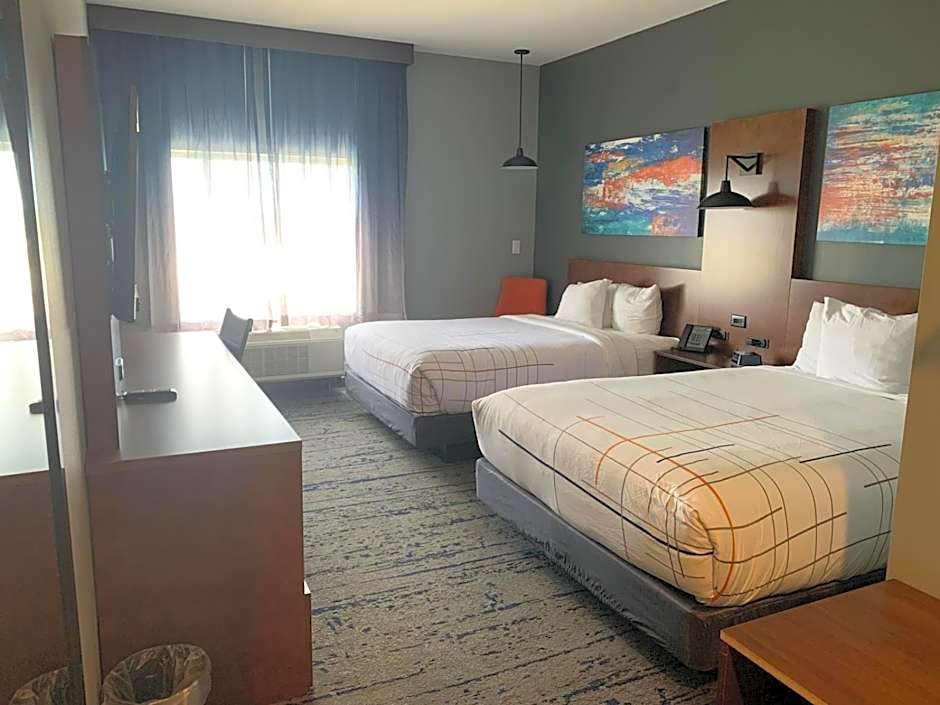 La Quinta Inn & Suites by Wyndham Louisville East