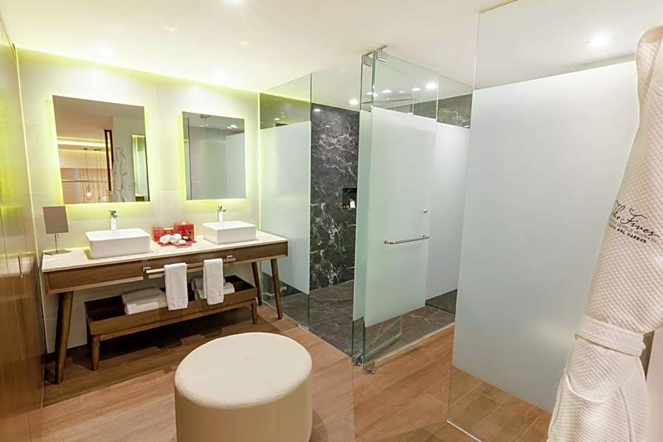 The Fives Downtown Hotel & Residences, Curio Collection by Hilton