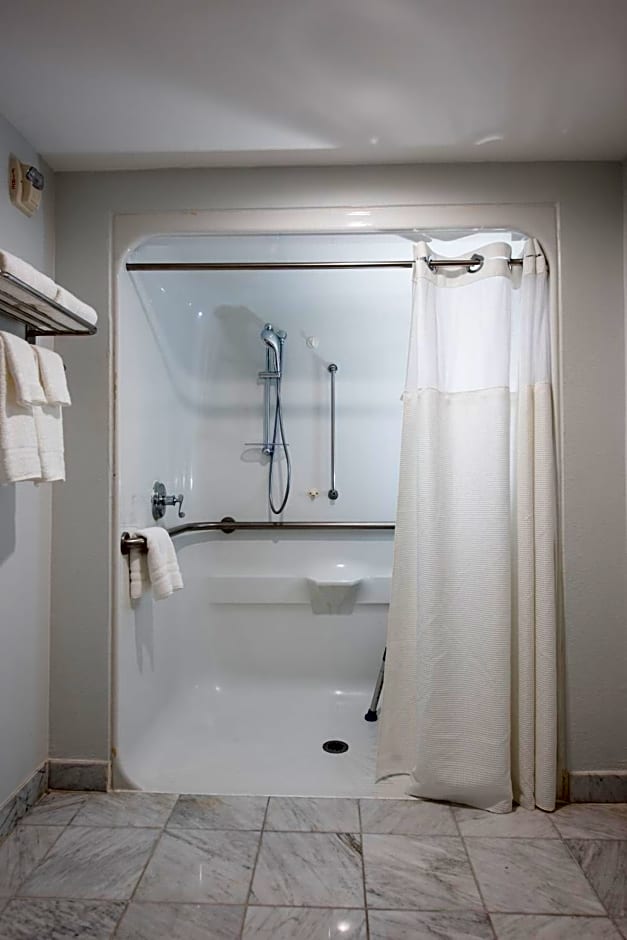 voco St. James Hotel By IHG