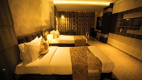 Deluxe Double or Twin Room with 20% Discount on Food, Laundry and Spa