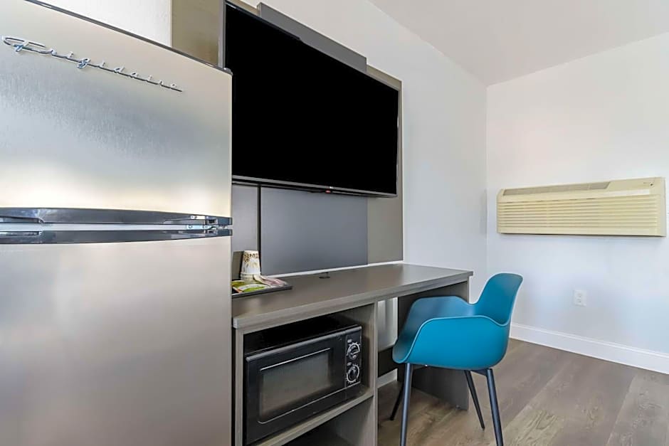 Studio 6 Suites Madera, CA Yosemite