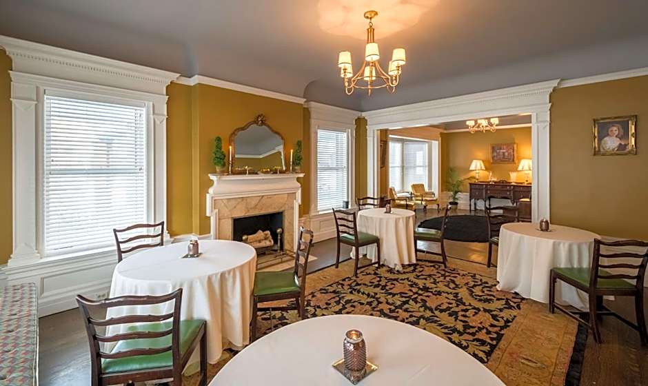 The Strathallan - A DoubleTree By Hilton