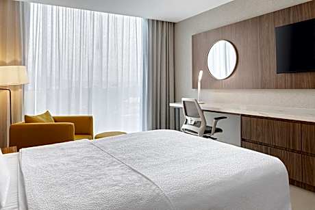 Queen Room with Mountain View