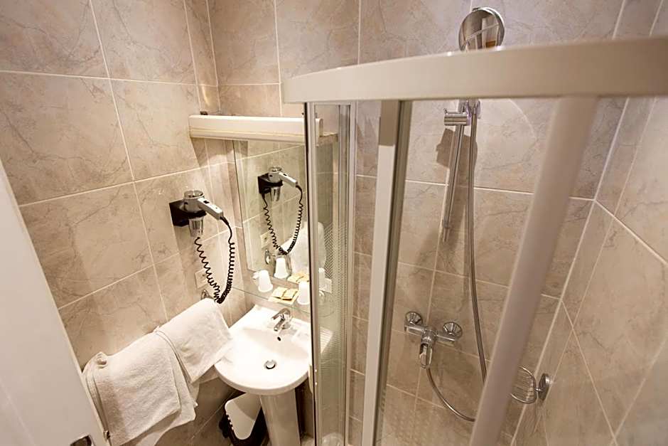 Lyo Hôtel - Centre Lyon Perrache