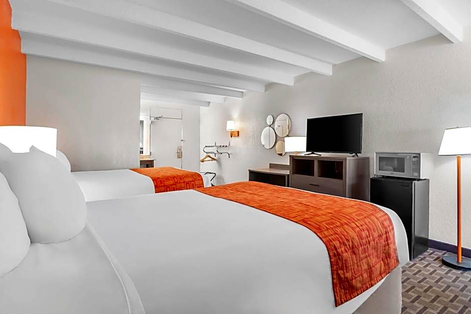 Howard Johnson by Wyndham Vero Beach / Downtown