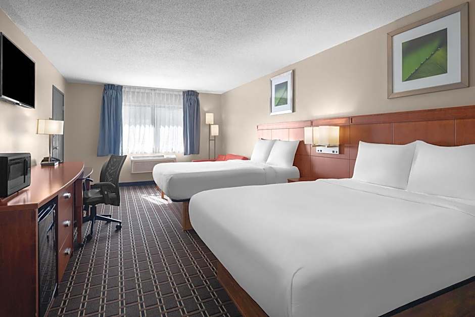 Travelodge by Wyndham Fargo West Acres
