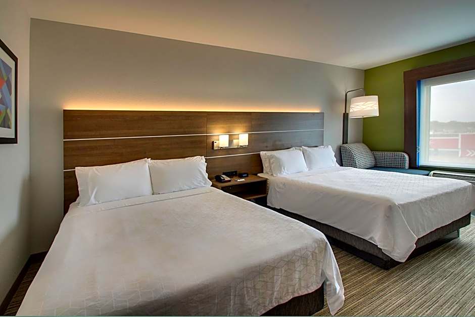 Holiday Inn Express & Suites Chicago North-Waukegan-Gurnee by IHG
