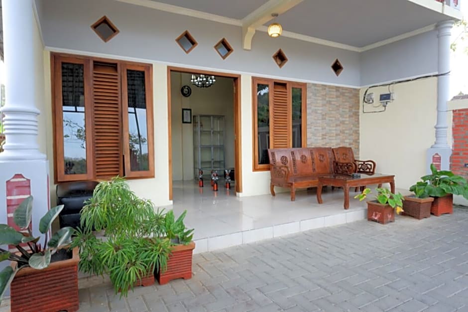 RedDoorz Syariah near Alun Alun Pacitan 2