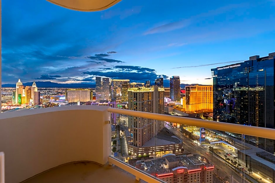 Lucky Gem Luxury Suite MGM Signature, Balcony Strip View 1607