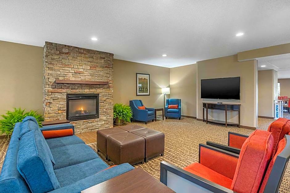 Comfort Suites Cedar Falls