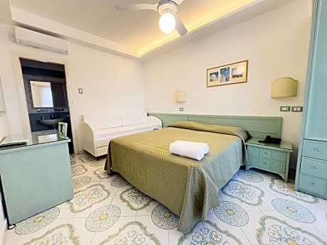 Economy Quadruple Room