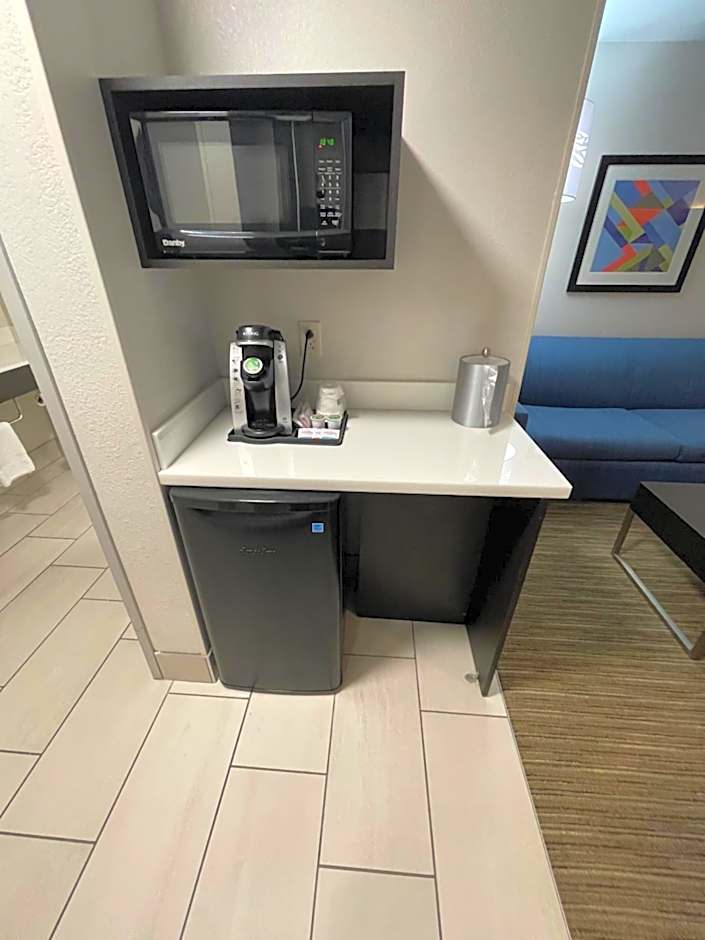 Holiday Inn Express Hotel & Suites Las Vegas By IHG