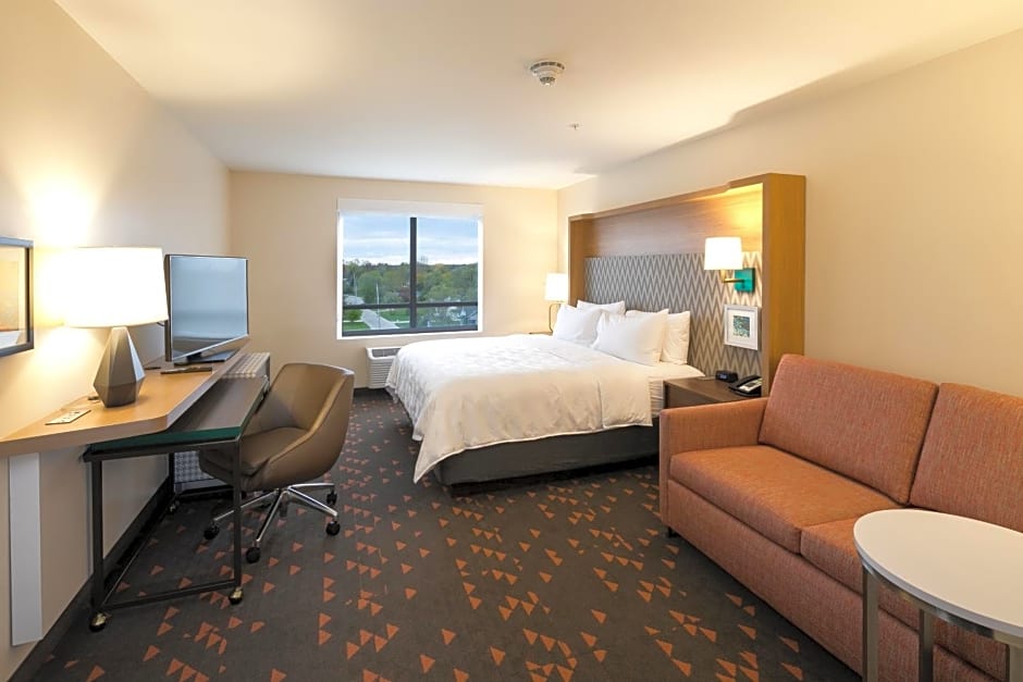 Holiday Inn & Suites - Detroit - Troy, an IHG Hotel