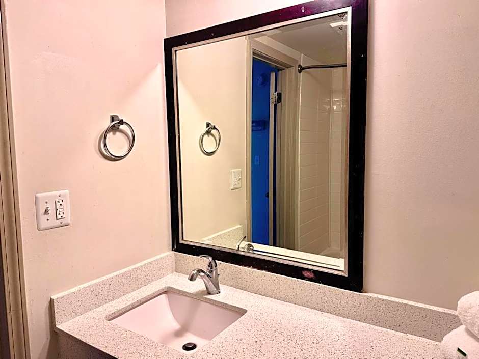 University Inn of Carbondale by Hotel O